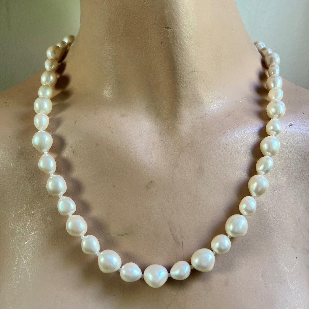 Trifari Vintage Baroque Faux Pearl Necklace Gold Tone 18 Inch Cottagecore